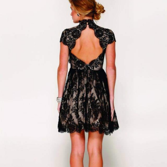 Grace & Hart Heavenly dress in Size 12 black lace - Picture 3 of 8